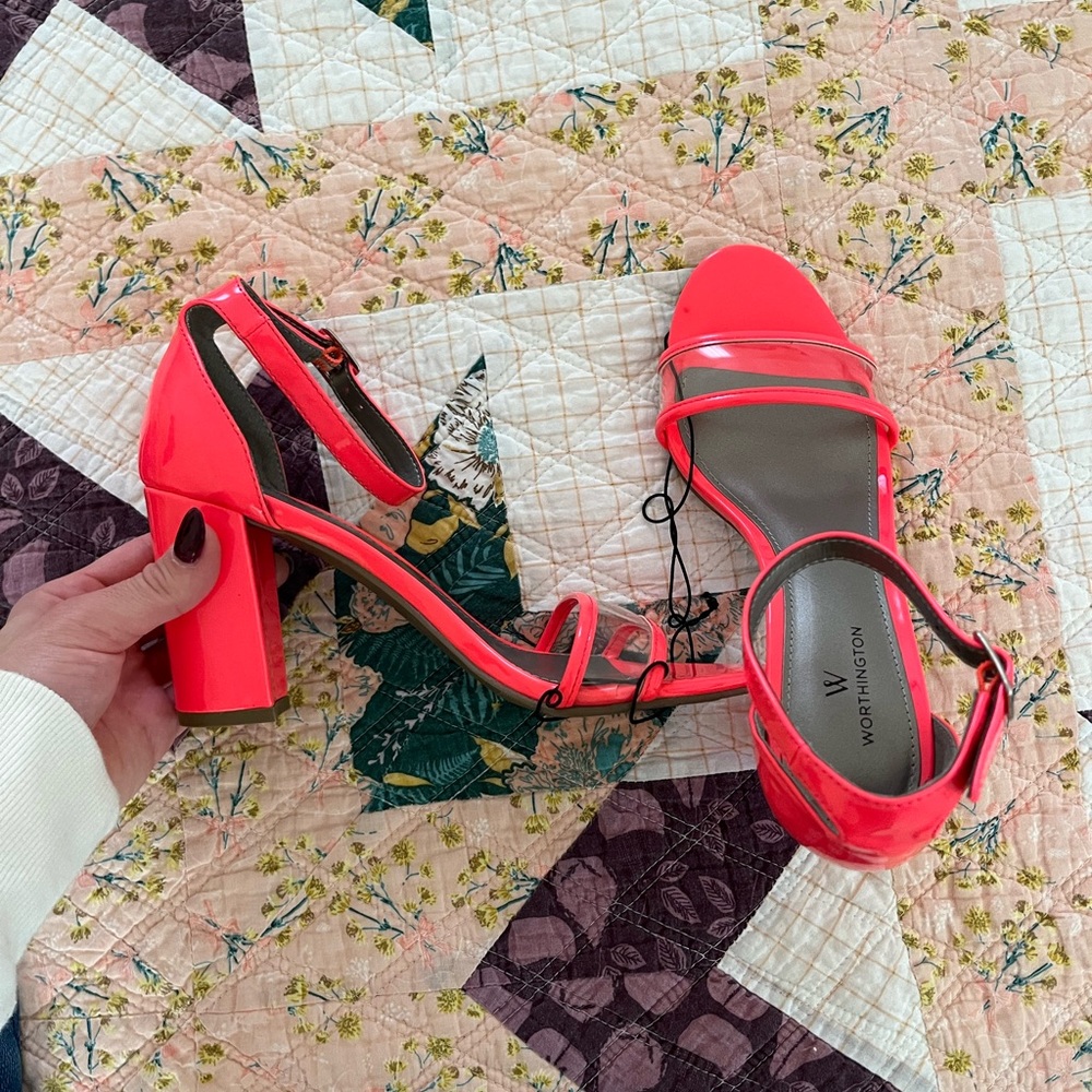 BRAND NEW Worthington sandals